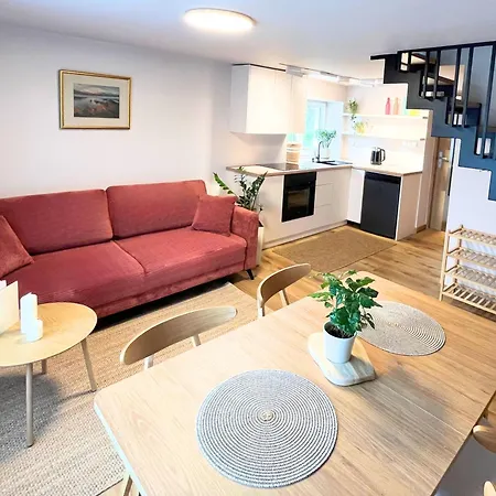 Przy Czerwonym Szlaku - The Red Trail *