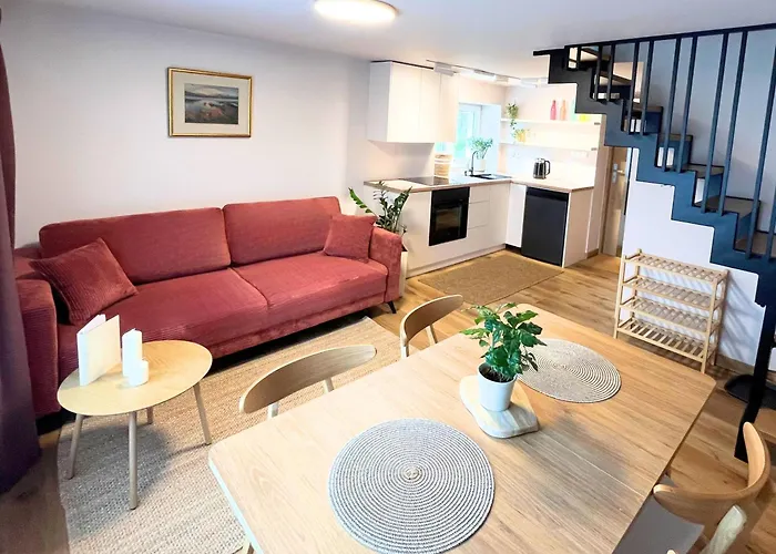 Przy Czerwonym Szlaku - The Red Trail *